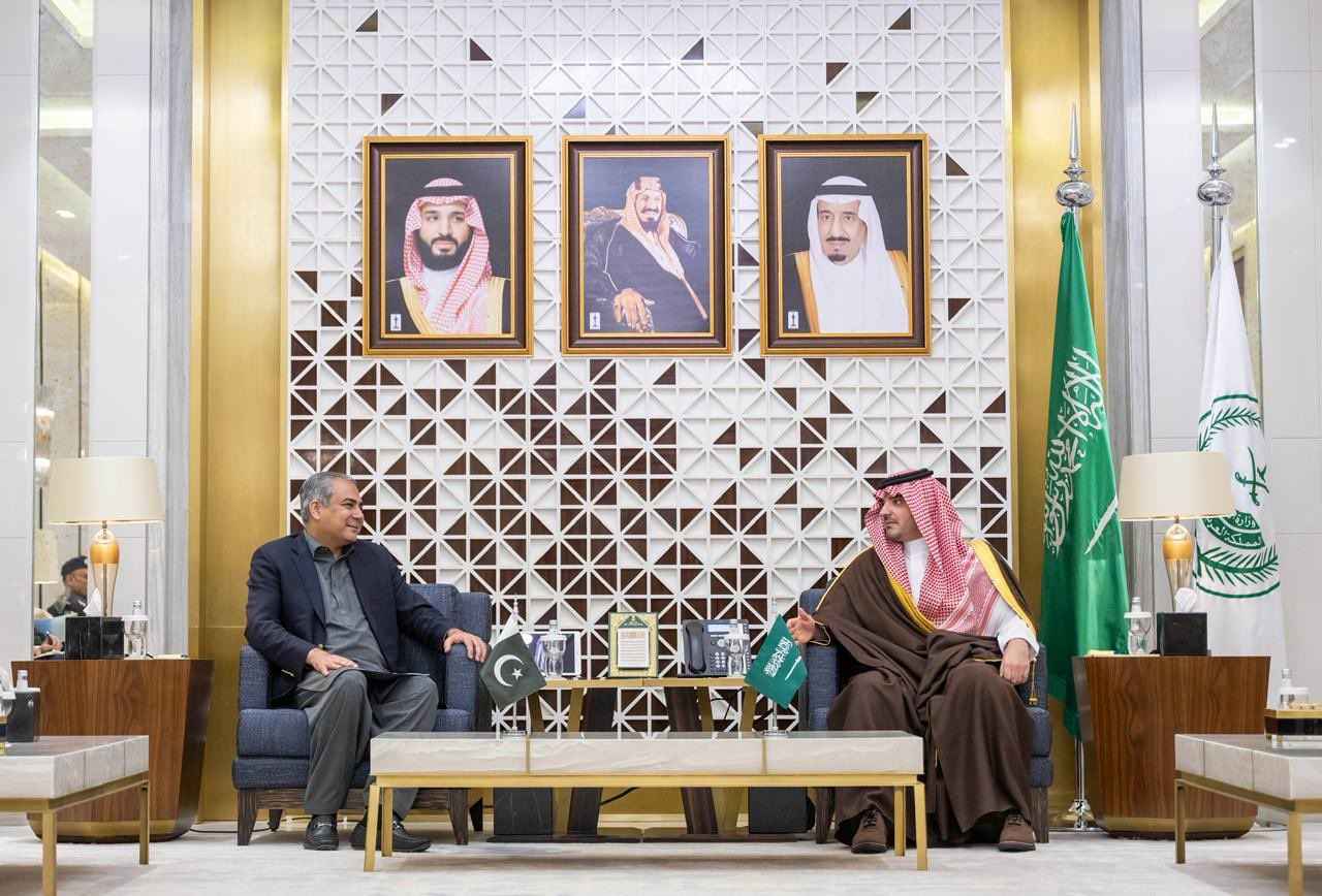 Prince Abdulaziz warmly welcomed Minister Naqvi