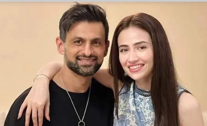 shoaib-malik-with-second-wife
